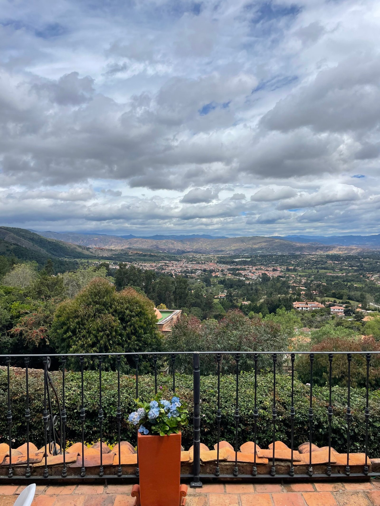Paisaje y vista al pueblo desde la Terraza - Casa Orquídea.