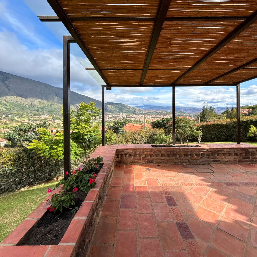 Paisaje y vista al pueblo desde la Terraza 
