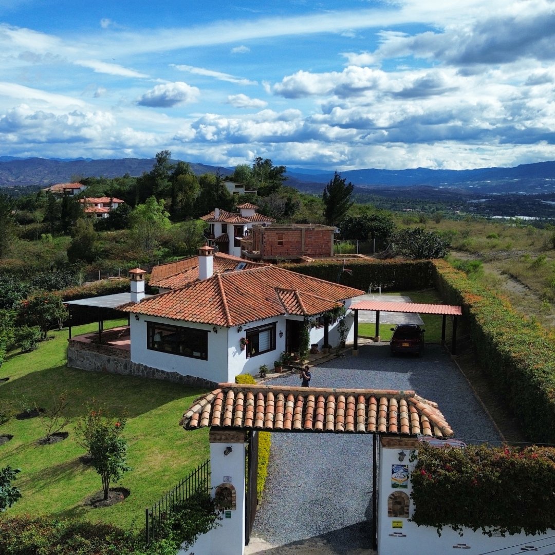 Exterior frente - Casa Villa del Carmen - Casas en Villa de Leyva - Casa en Venta