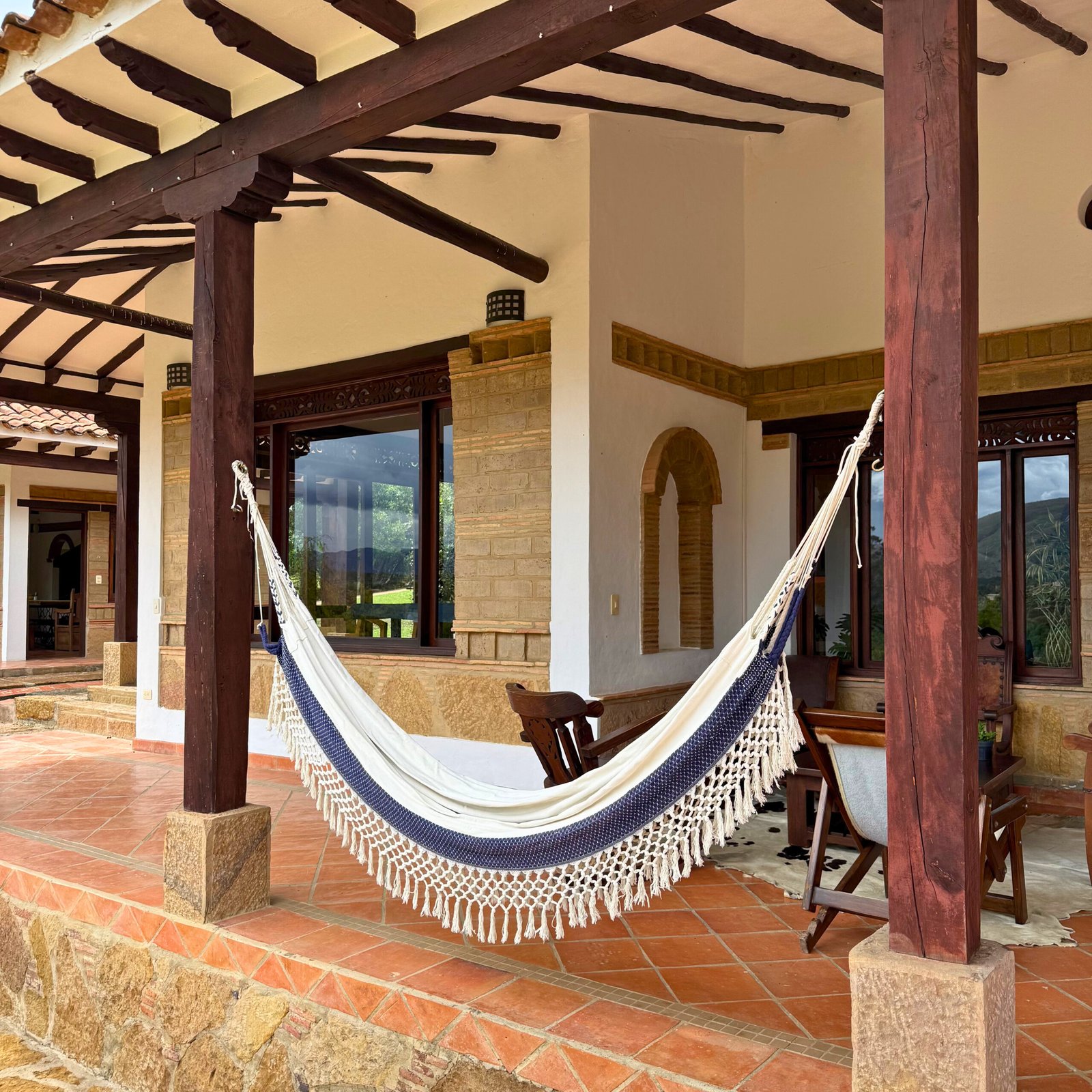 Reserva en Hotel Hacienda Boutique Cascanueces, Villa de Leyva. Hotel exclusivo con piscina climatizada, spa, zonas verdes y pet friendly. A solo 7 min del centro. Ideal para eventos y descanso