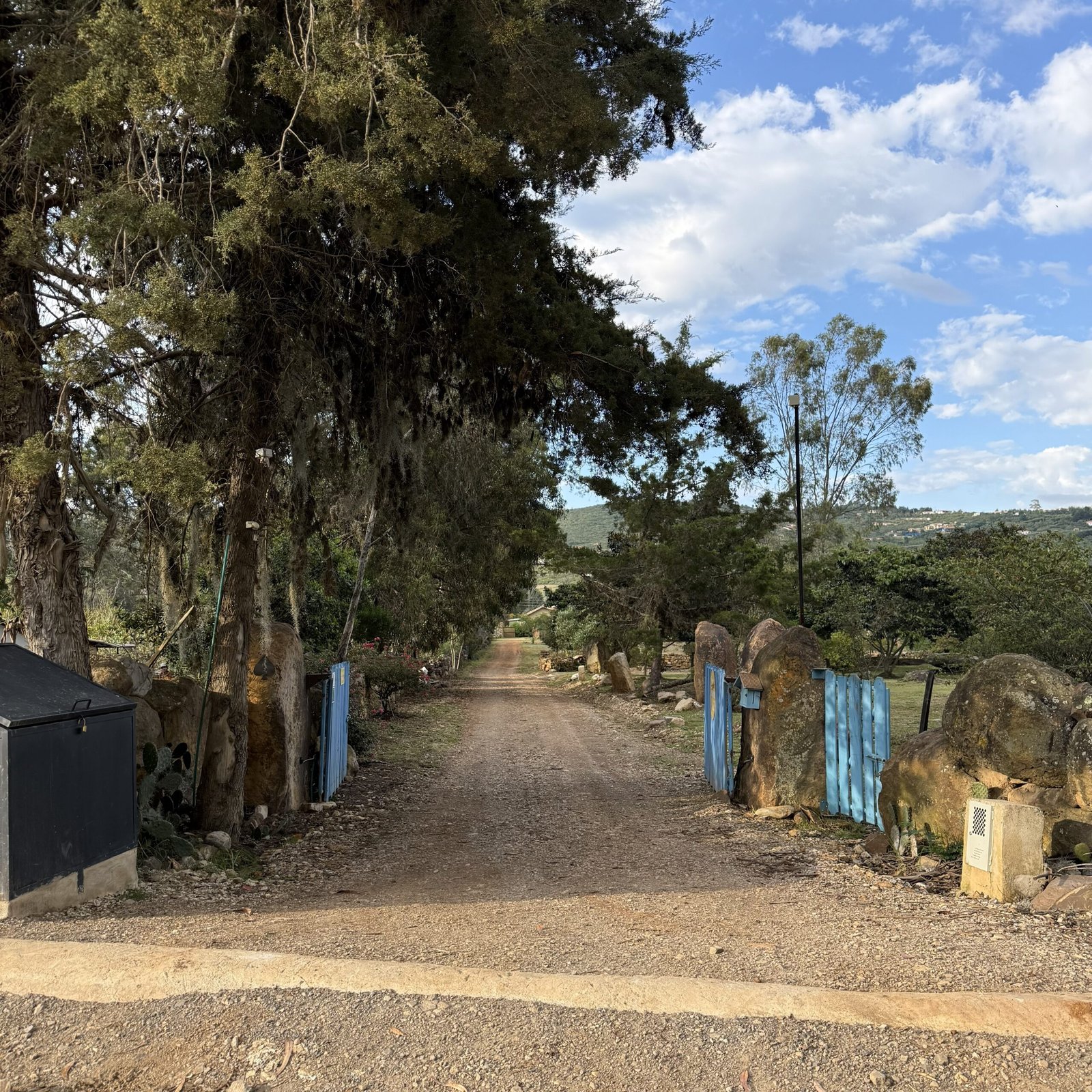 Reserva en Hotel Hacienda Boutique Cascanueces, Villa de Leyva. Hotel exclusivo con piscina climatizada, spa, zonas verdes y pet friendly. A solo 7 min del centro. Ideal para eventos y descanso