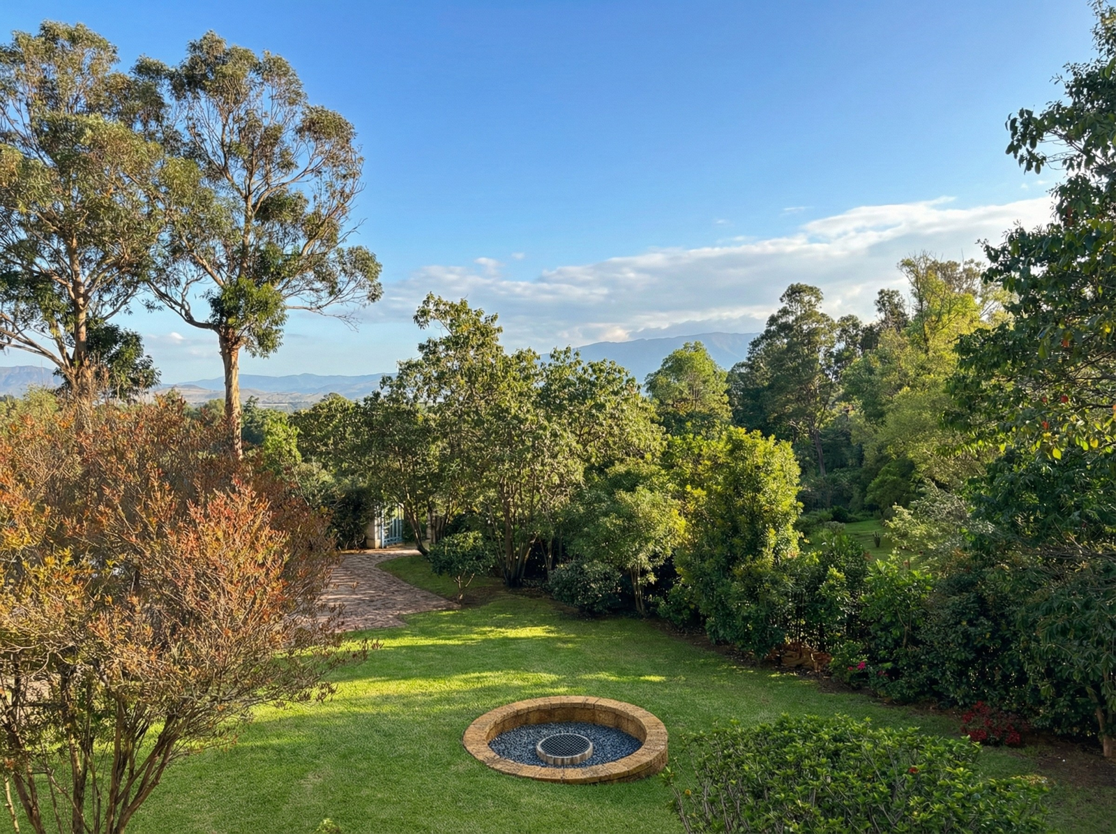 Reserva en Hotel Hacienda Boutique Cascanueces, Villa de Leyva. Hotel exclusivo con piscina climatizada, spa, zonas verdes y pet friendly. A solo 7 min del centro. Ideal para eventos y descanso