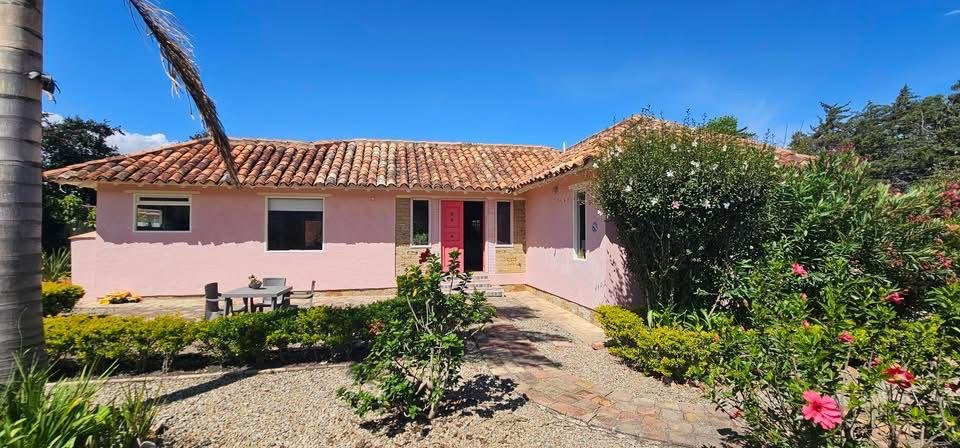 Casa en arriendo - Vereda infiernito - Villa de Leyva - Casas en Villa de Leyva - casa rosada